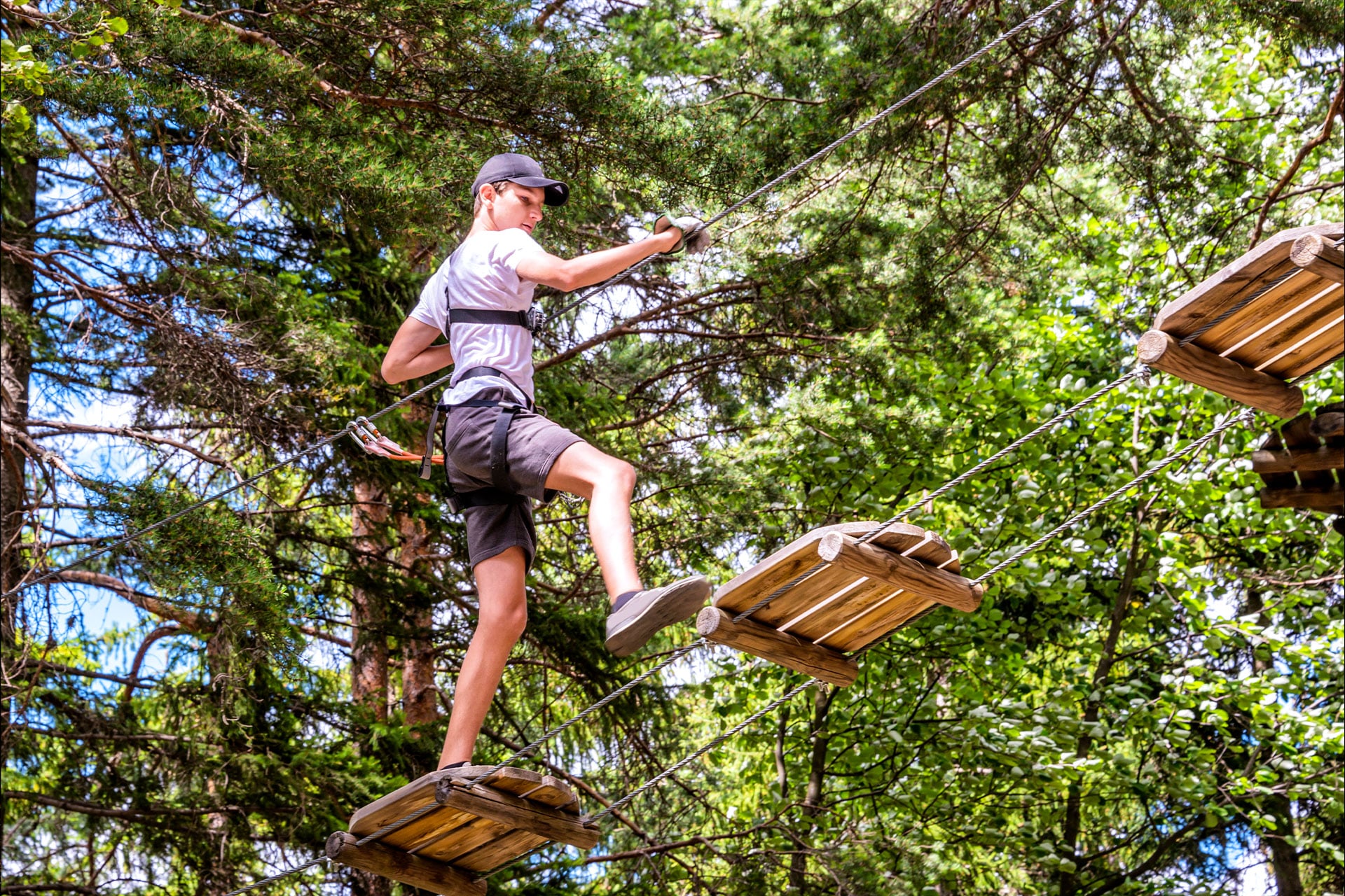 Accrobranche en famille près du camping La Serre en Ariège